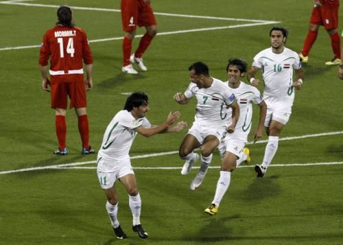 عماد محمد فرحا بعد الهدف الوحيد للمنتخب العراقي
