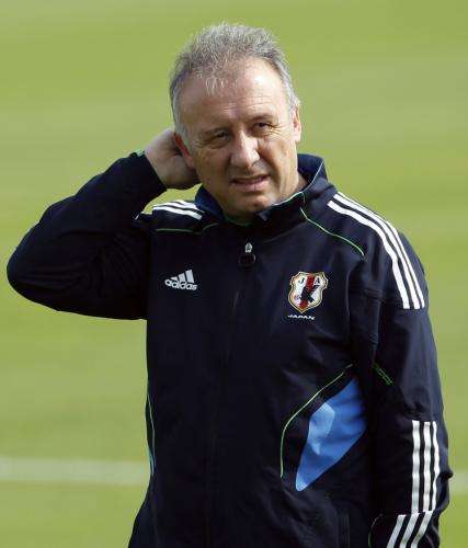 2011-01-102011-01-10t091809z_01_doh502_rtridsp_3_soccer-asian_reuters