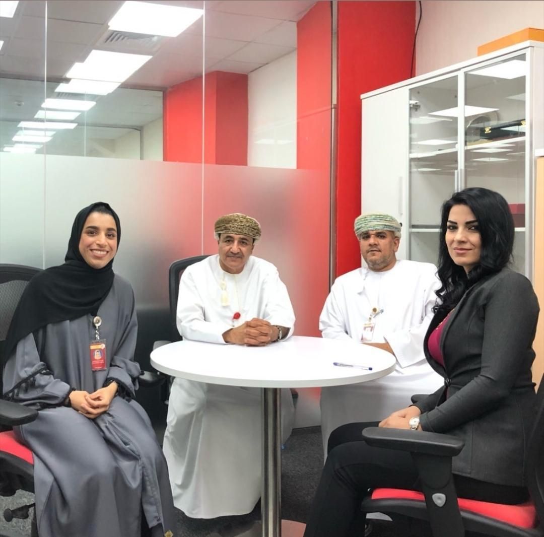أعضاء الاتحاد العماني مع المدربة مها جنود