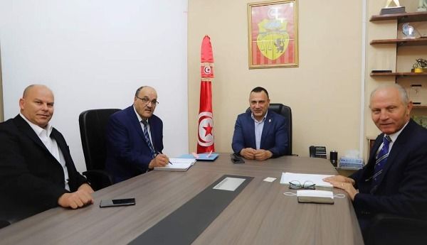 من الاجتماع