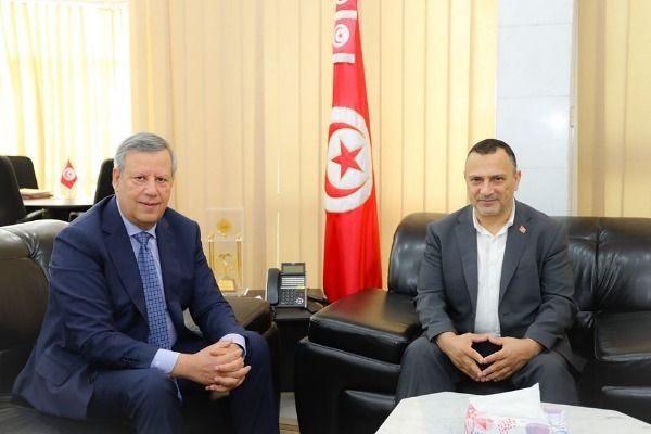 من الاجتماع