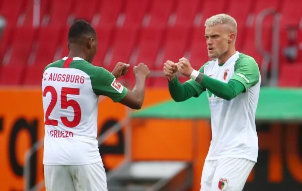 فرحة لاعبي أوجسبورج 