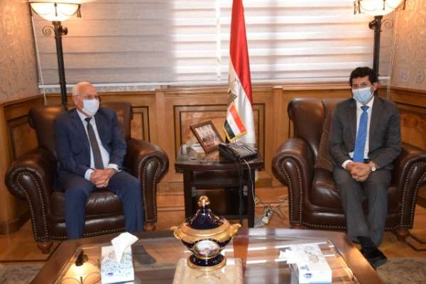 من الاجتماع