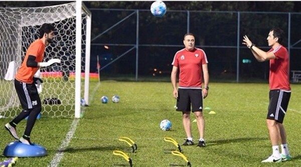 من مران حراس المنتخب الإماراتي