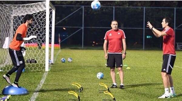 من مران حراس المنتخب الإماراتي