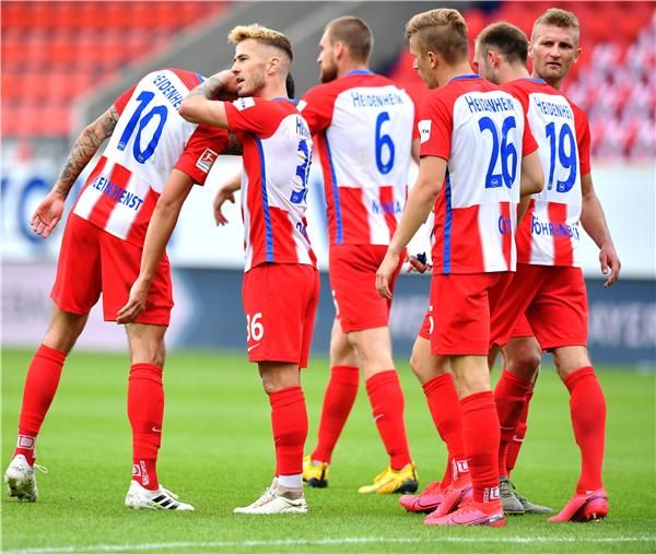 فرحة لاعبي هايدنهايم 