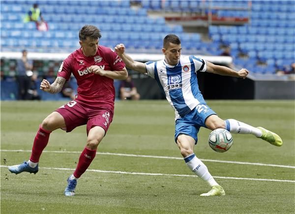 من مباراة إسبانيول وألافيس