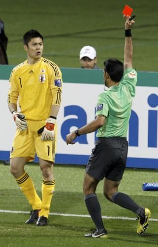 طرد الحارس الياباني كاواشيما 