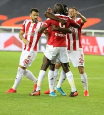 فرحة لاعبي سيفاس سبور