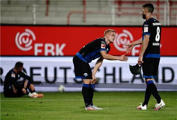 لاعبو بادربورن 