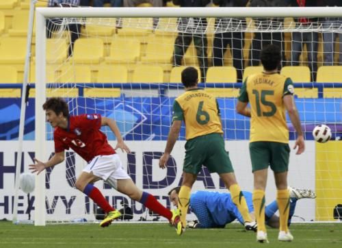 2011-01-142011-01-14t135045z_01_ac208_rtridsp_3_soccer-asian_reuters