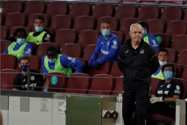 أجيري وطاقمه الفني