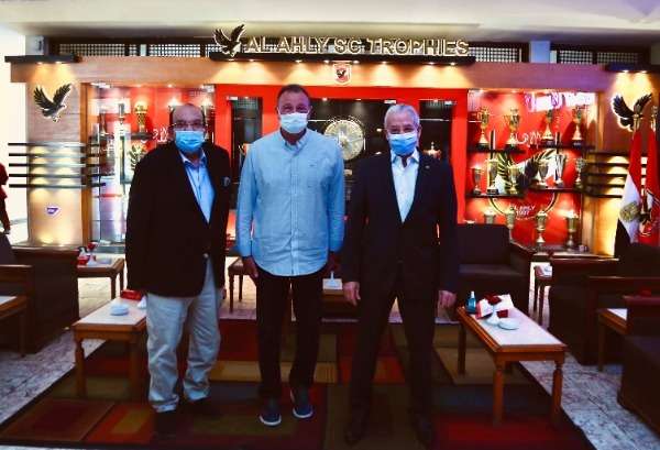 الخطيب مع محسن صلاح ومحمد عادل