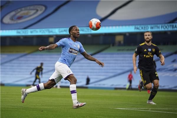 سترلينج لحظة تسجيله الهدف