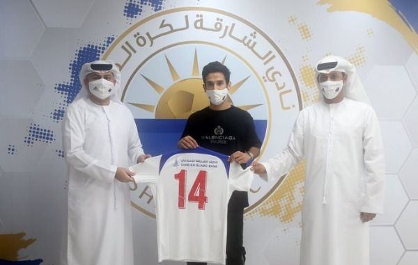 باوزير بقميص الشارقة