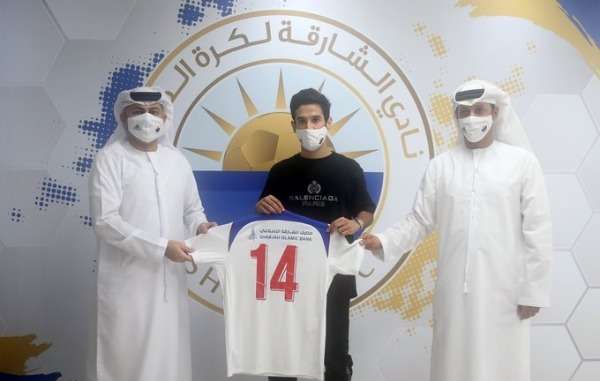 باوزير بقميص الشارقة