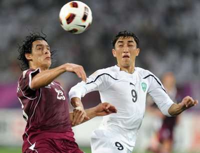 أحمدوف (اليمين)