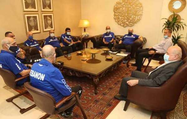 من الاجتماع