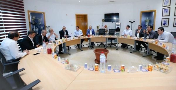 من الاجتماع