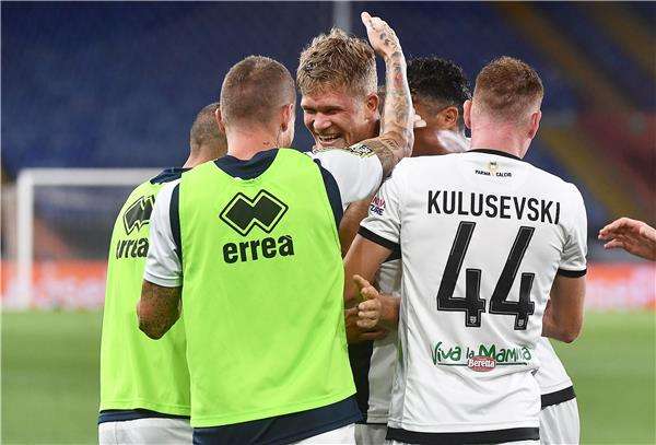 فرحة لاعبي بارما