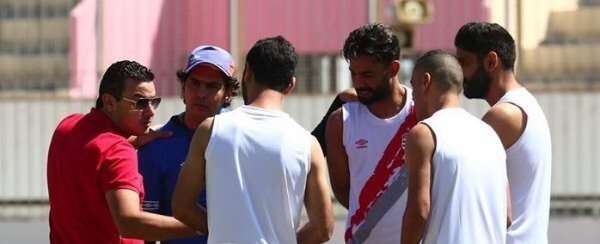 الأسعد الدريدي مع لاعبيه