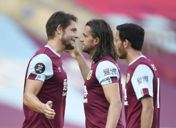 لاعبو بيرنلي 