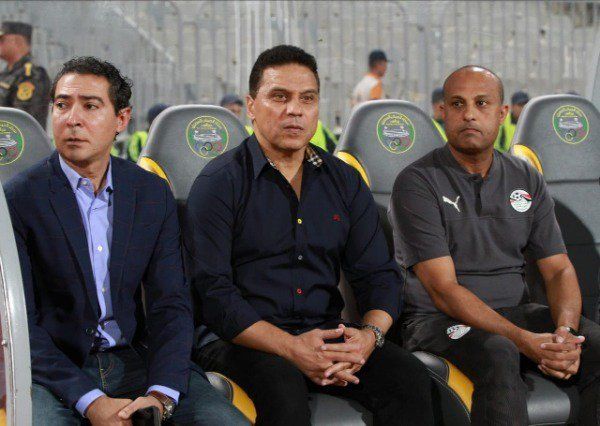  حسام البدري مع معاونيه