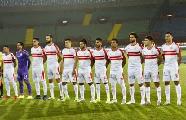 محمد عواد مع لاعبي الزمالك