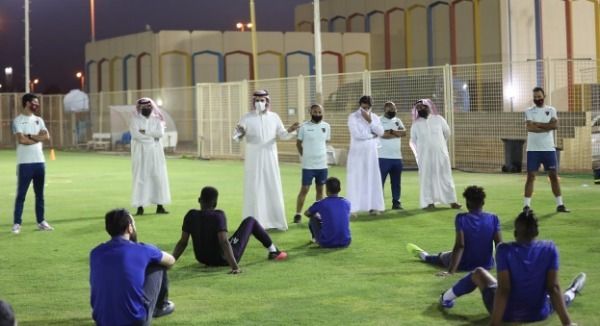 لقاء المقحم باللاعبين