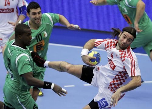 2011-01-162011-01-16t192326z_01_hnd105_rtridsp_3_handball_reuters