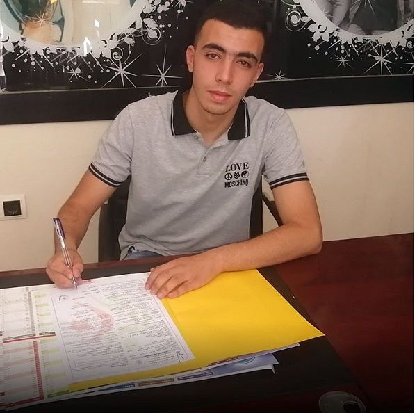 جانب من التوقيع