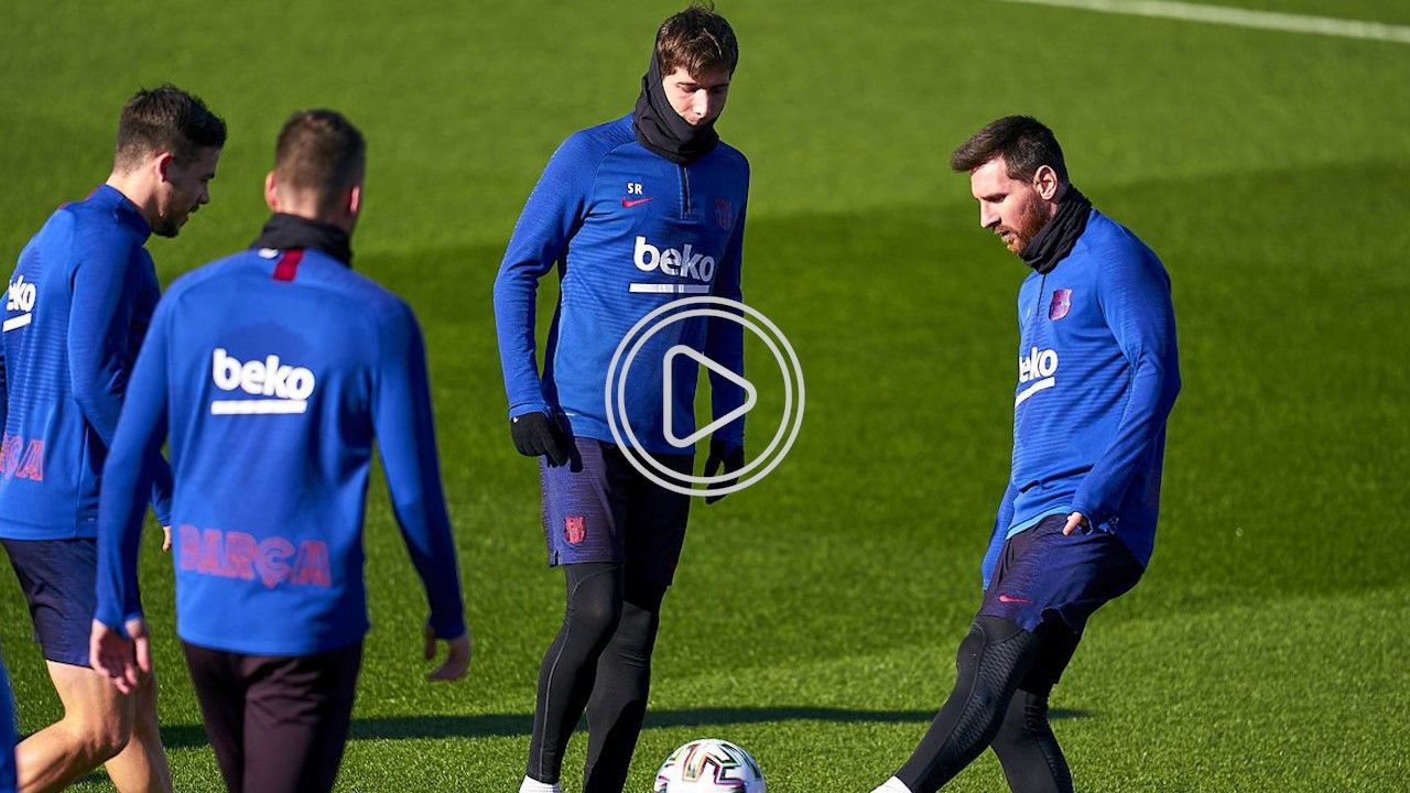 ميسي مع لاعبي برشلونة 