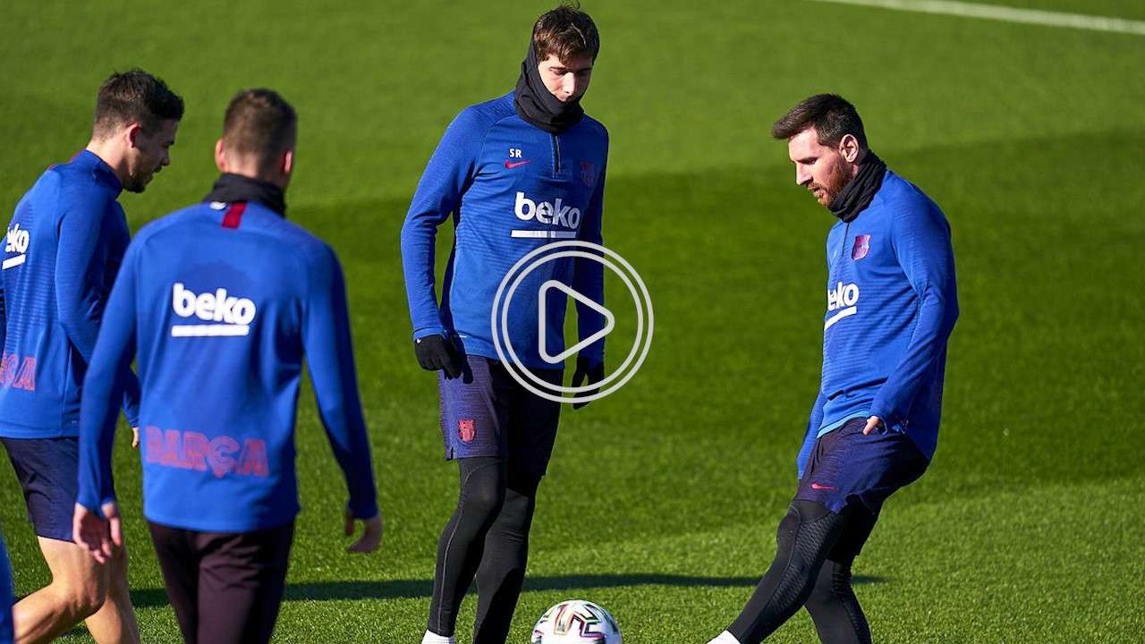ميسي مع لاعبي برشلونة