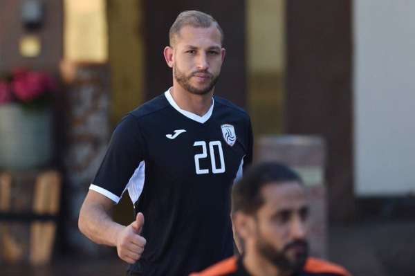 الحارس التونسي الدولي فاروق بن مصطفى