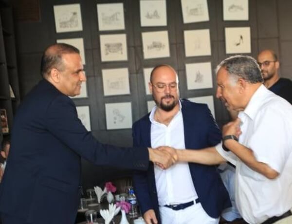 من الاجتماع