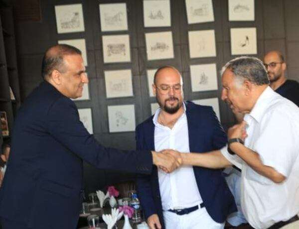 من الاجتماع