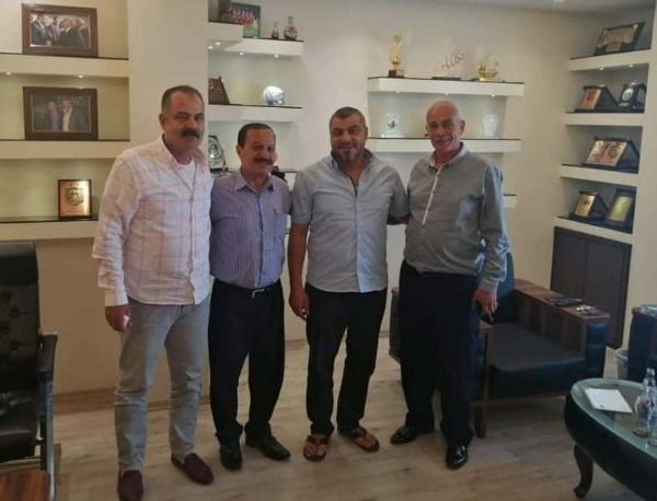 من جلسة شلباية وأبو حميد مع الصقور