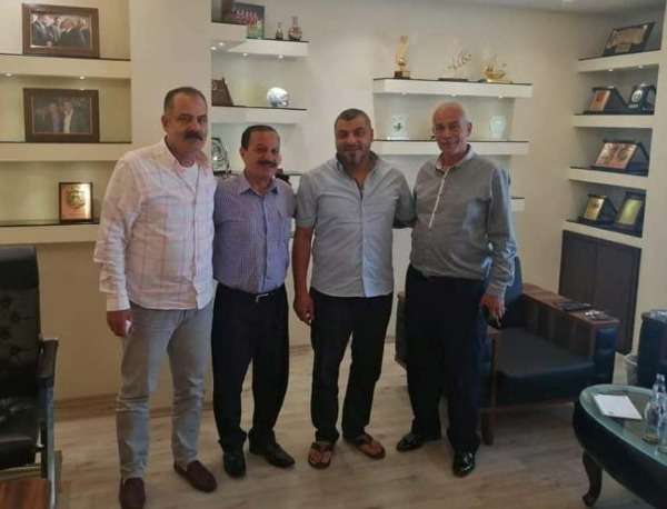 من جلسة شلباية وأبو حميد مع الصقور