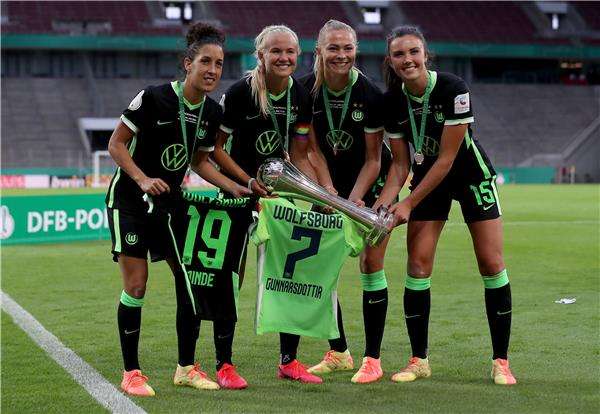 لاعبات فولفسبورج