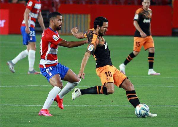 جانب من مباراة غرناطة وفالنسيا