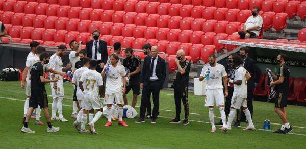 راموس مع لاعبي يال مدريد