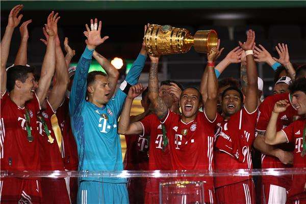 بايرن ميونخ بعد التتويج بالكأس