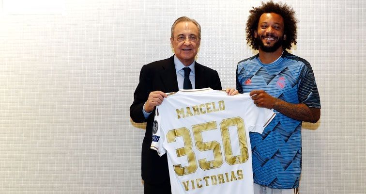 لحظة تكريم بيريز لمارسيلو