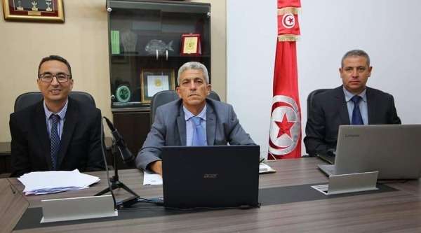 ممثلو وزارة الرياضة التونسية خلال الاجتماع