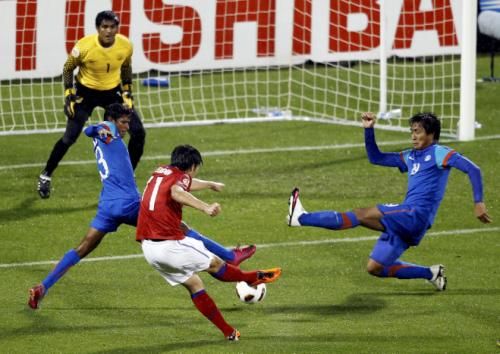 2011-01-182011-01-18t144137z_01_ac415_rtridsp_3_soccer-asian_reuters