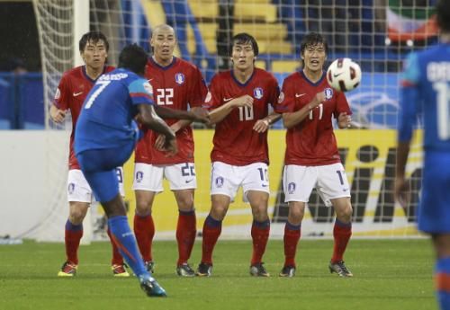 2011-01-182011-01-18t140908z_01_ac212_rtridsp_3_soccer-asian_reuters