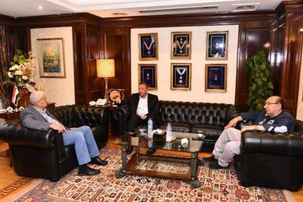 من الاجتماع