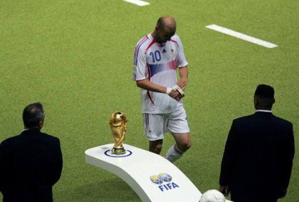 زيدان مطرودًا من نهائي المونديال