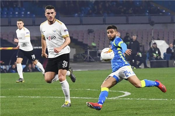 كريزيو (يسار)