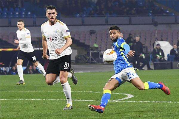 كريزيو (يسار)